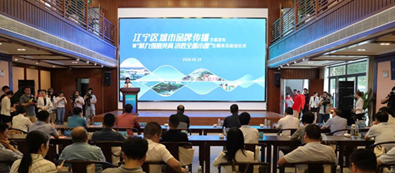 在数字化时代，广告设计软件成为每个设计师不可或缺的工具。今天就让我们一起探索几款市面上主流的设计软件，看看它们各自的优势与不足。